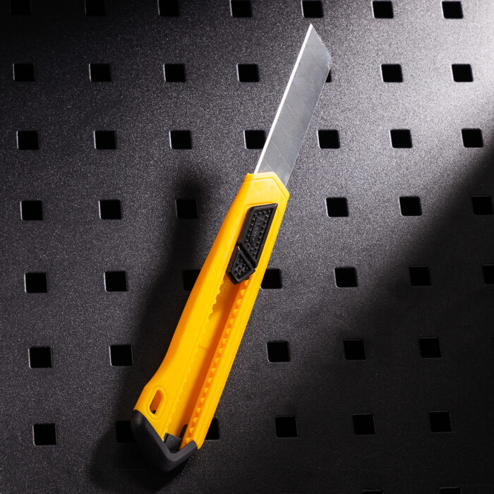 Deli Snap-Off Blade Knife 18mm - Image 6