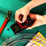 Deli Digital Multimeter 3 1/2"-CAT III-6 - Image 2