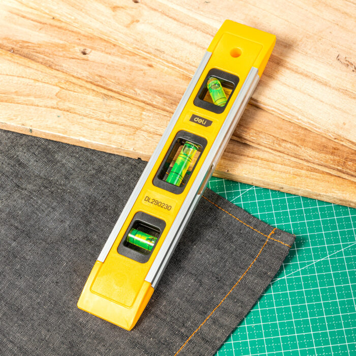 Deli Spirit Level 230X40X17mm - Image 6